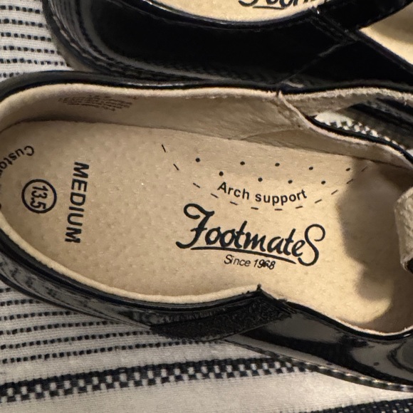 FootMates Girls Black Patent T-Strap Dress Shoes - Picture 2 of 4